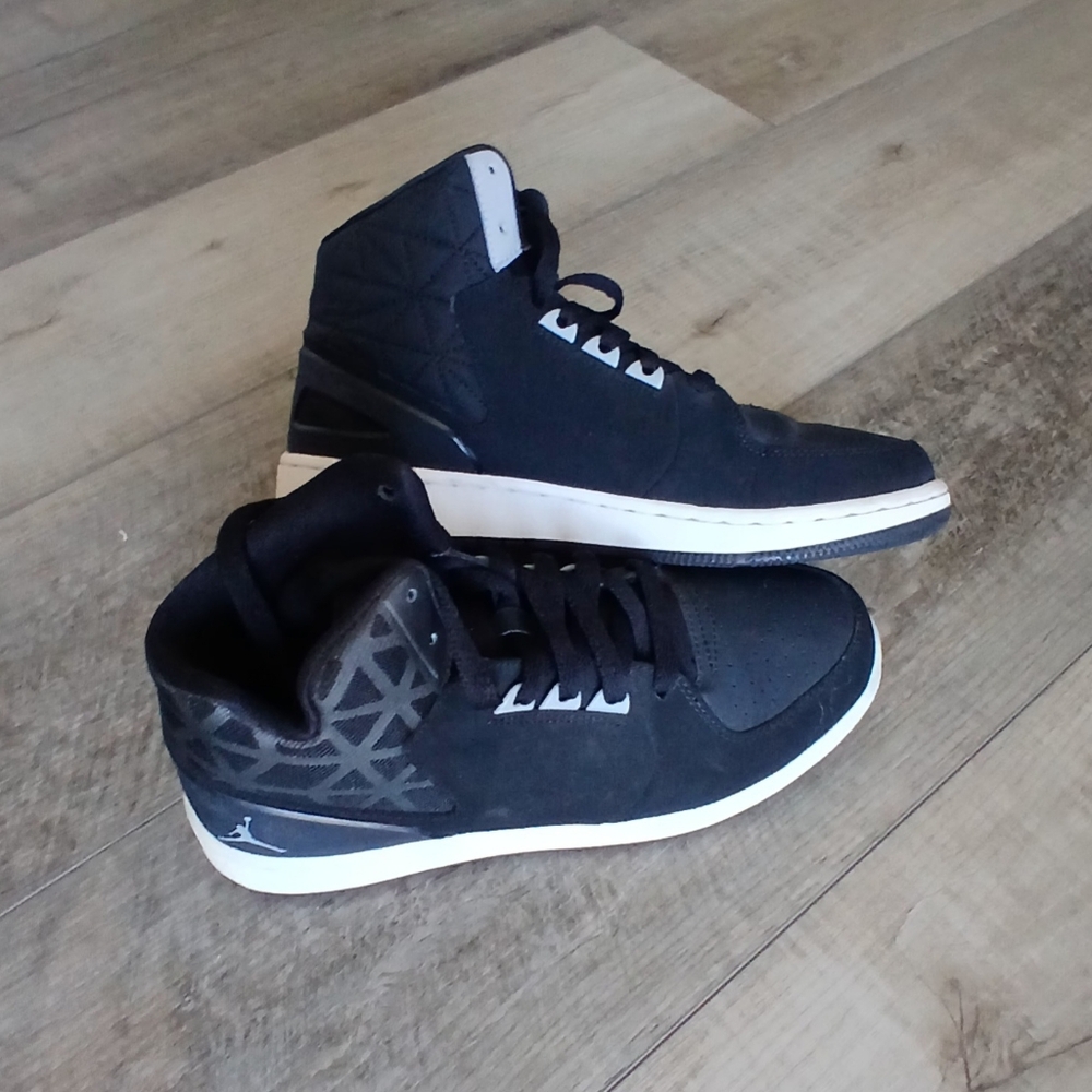 Nike Air Jordan 1 Flight 3 Sneakers in Black. Size 7Y